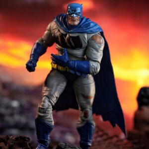 Alternative view of DC Multiverse Collector Edition Batman the Dark Knight Returns - Batman (Blue Battle Damage Ver.)